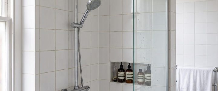 How To Descale a Showerhead in a London Flat – and How Often Should You Do It How To Descale a Showerhead in a London Flat – and How Often Should You Do It
